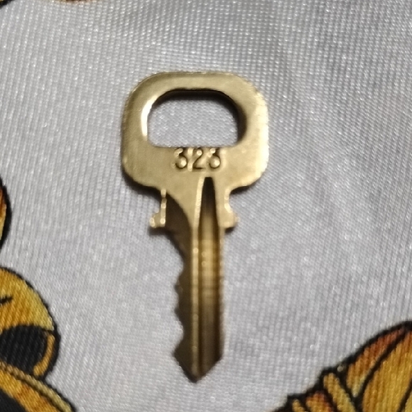 LOUIS VUITTON  Authentic Padlock and Key 🔐# 323 - Picture 6 of 7
